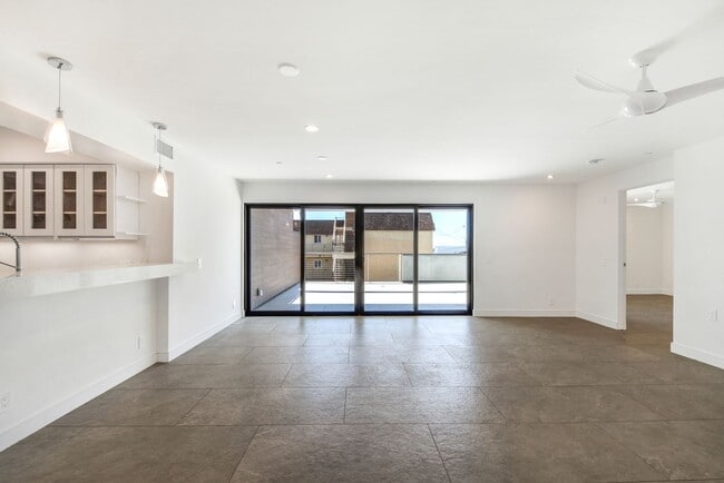 Photo - 2700 Manhattan Ave Unidad 2700 Manhattan Ave. #202