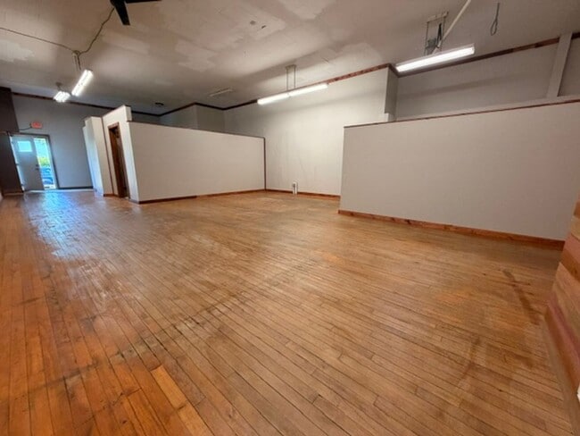 Building Photo - 311 Main St Unit 3