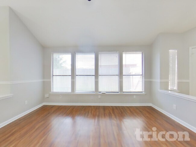 Photo - 13822 Cantwell Dr