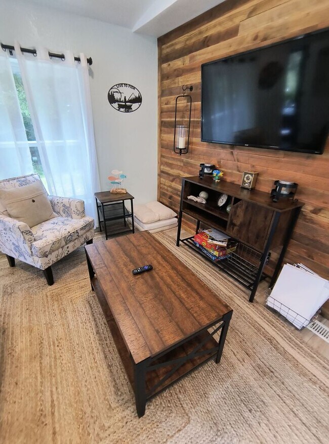 Photo - 16751 Salmonberry Rd