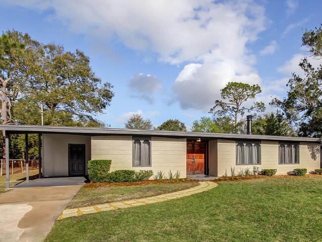 Building Photo - 8521 Howell Dr