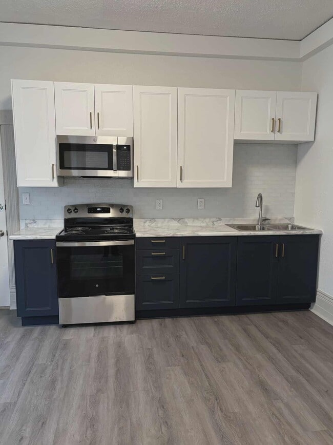 Building Photo - 1400 Central Ave Unit 2