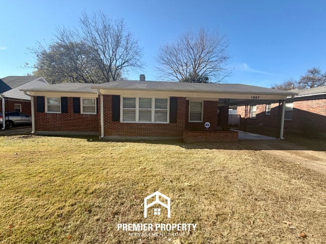 Building Photo - Charming 4BR Home in East Memphis w/ Hardwood Floors & Fenced Backyard