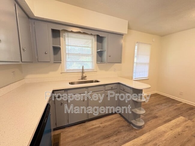 Photo - 5802 Catalina Dr