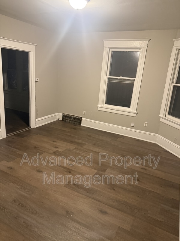 Photo - 934 W Chambers St