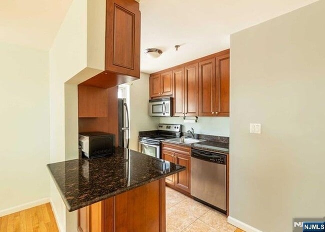Photo - 10 Palisade Ave Unit 2C