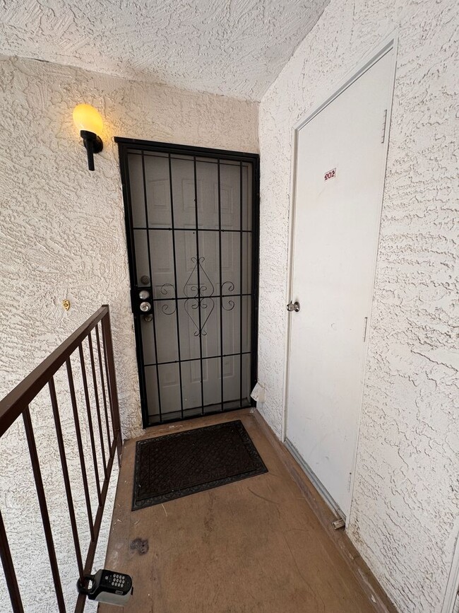 Photo - 2 Bed 2.5 Bath Single House near Rainbow/Tropicana