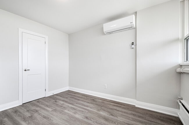 Il - 38 Dixington Crescent