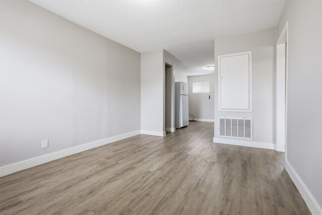 Photo - 7823 Glass St