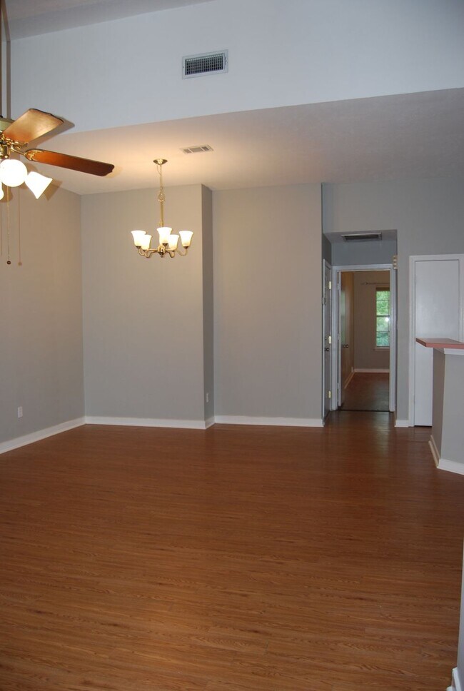 Photo - 304 Indian Summer Ln