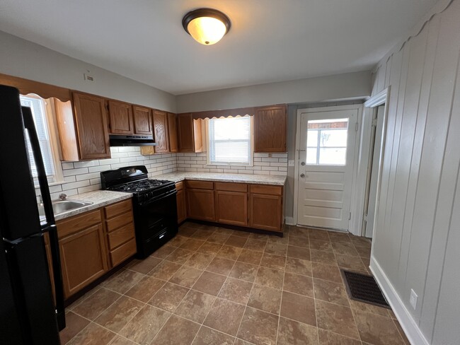 Photo - 1343 Houseman Ave NE