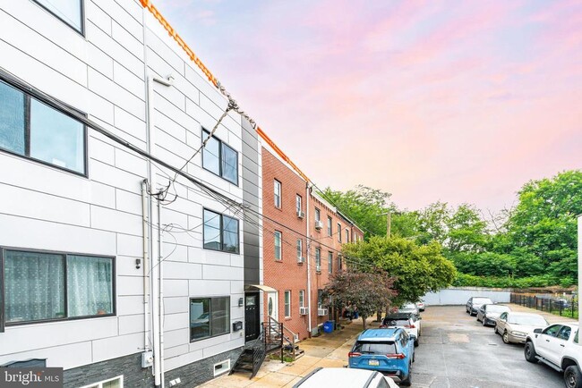 Photo - 2726 Edgemont St