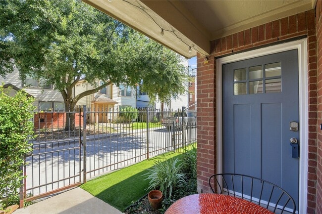 Photo - 1421 Ruthven St