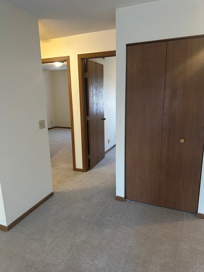 Living room closet and bedrooms - 266 Cambridge Ln Unit Cambridge Estates