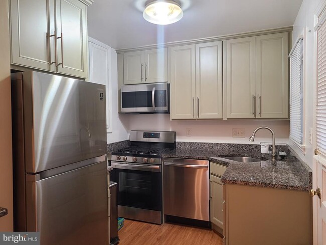 Photo - 10804 Drumm Ave