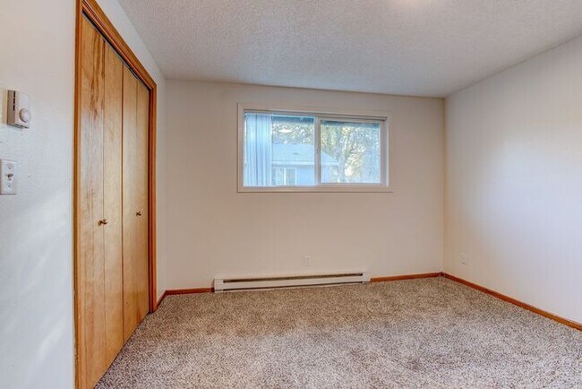 Photo - 3 bedroom 2 bath townhouse downtown Hillsboro!