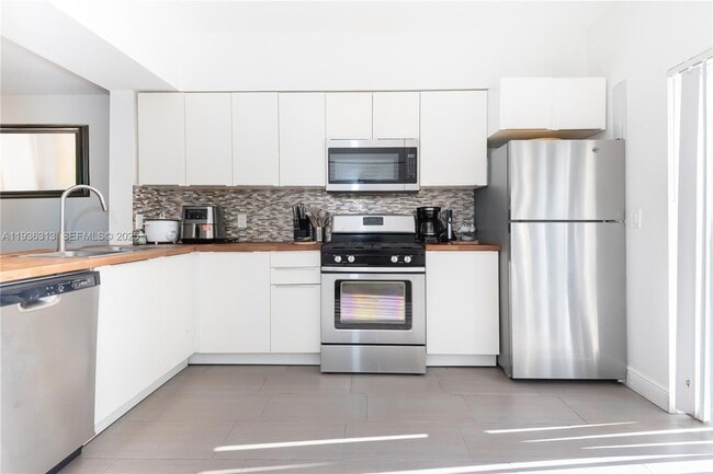 Photo - 7818 Dixie Beach Cir