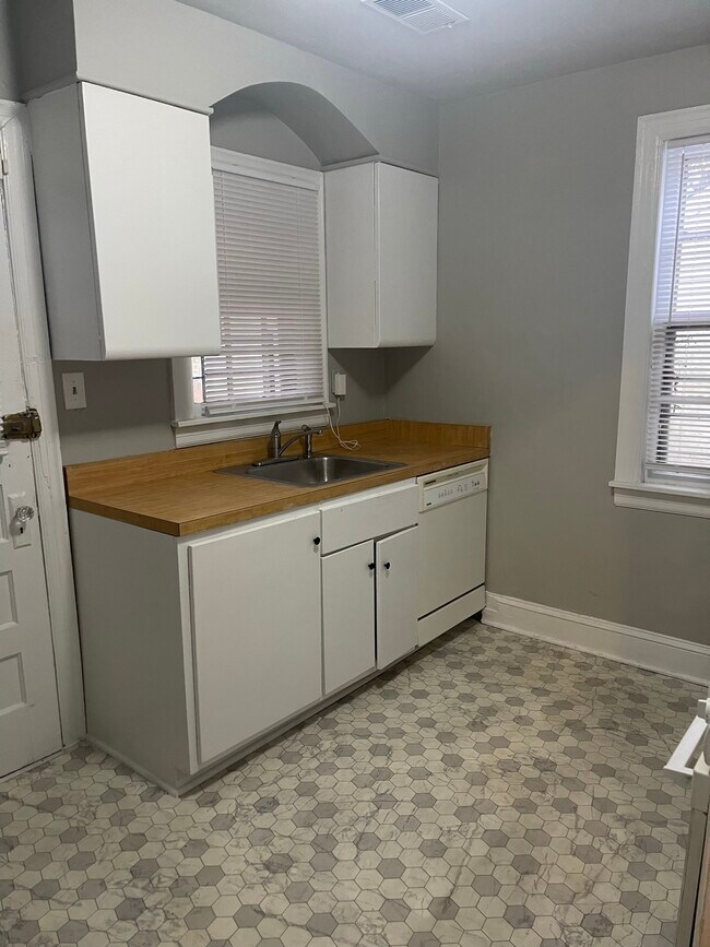 Photo - 1707 Dinwiddie Ave