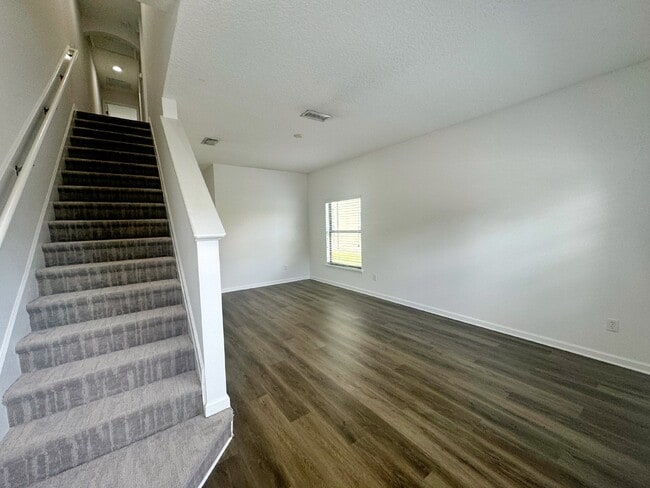 Photo - 3BR/2.5BA Paloma Townhome. Bright & Comfortable!
