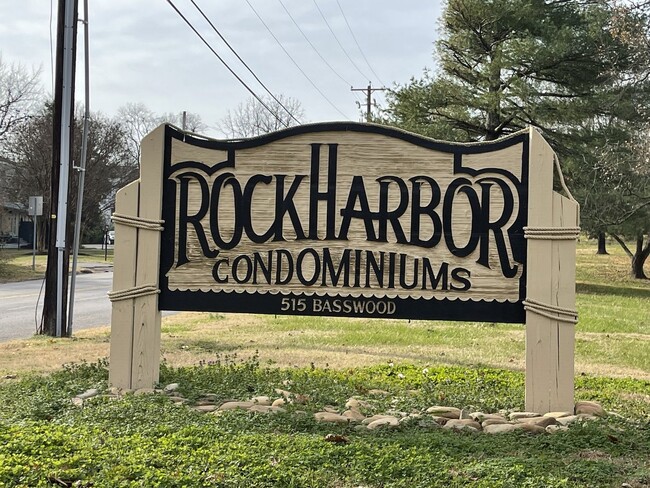 Building Photo - 515 Basswood Ave Unit F62