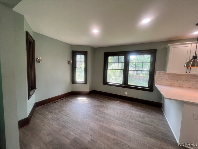 Photo - 909 James Ave