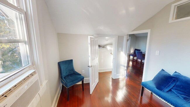 Photo - 1341 Franklin St NE