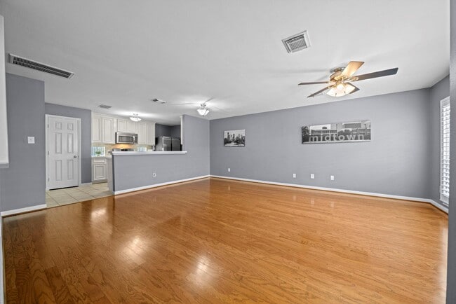 Photo - 1523 Cook St