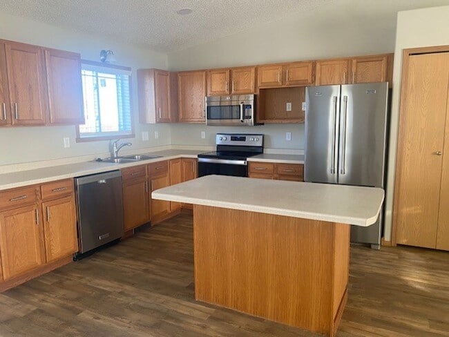 Photo - Comfortable 4 Bedroom with Garage & Fenced Yard for Rent!