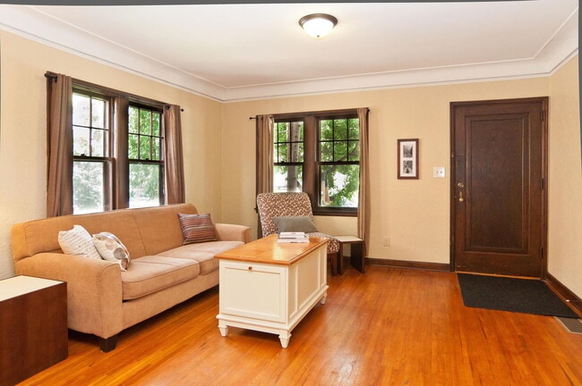 Photo - Spacious 3-Bedroom Duplex with Garage and 2 bathrooms in Minneapolis! Unit B