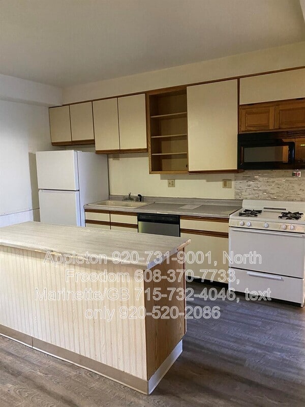 Building Photo - S7559 US-12 Unit E9 & E10