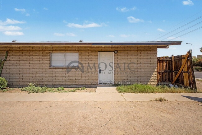 Building Photo - 1204 S McClintock Dr Unit A