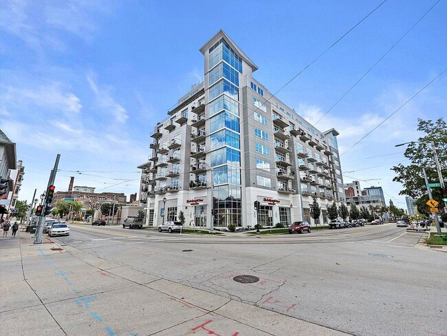 Building Photo - 601 E Ogden Ave Unit 605