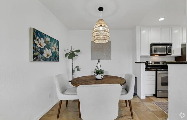 Building Photo - Charming 1 bedroom condo centrally located...