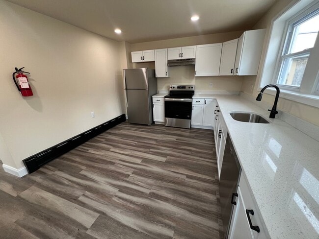 Building Photo - 955 E Main St Unit 955 E. Main Front