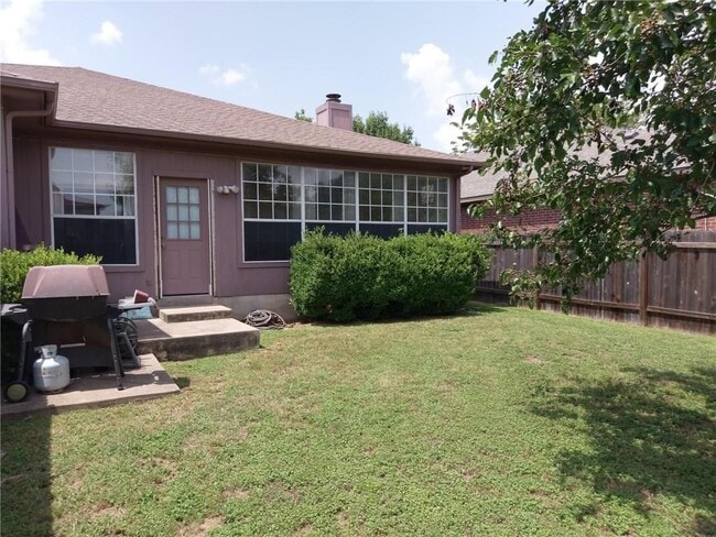 Photo - 1041 Disraeli Cir