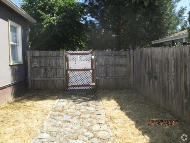 Building Photo - Wonderful West Side home