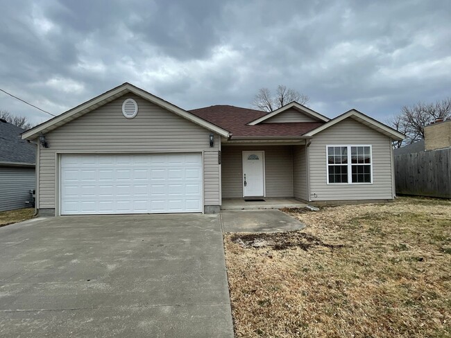 BEAUTIFUL 3BR/2BA Home in Joplin, MO with ... - BEAUTIFUL 3BR/2BA Home in Joplin, MO with ...