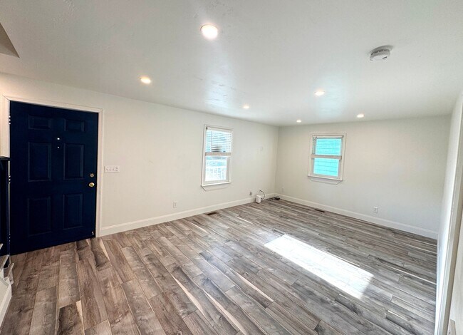 Photo - RENOVATED 3 bedroom end unit across the street from the Beach!
