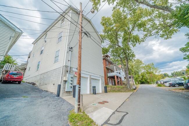 Photo - 717 Naomi St Unit 717 C