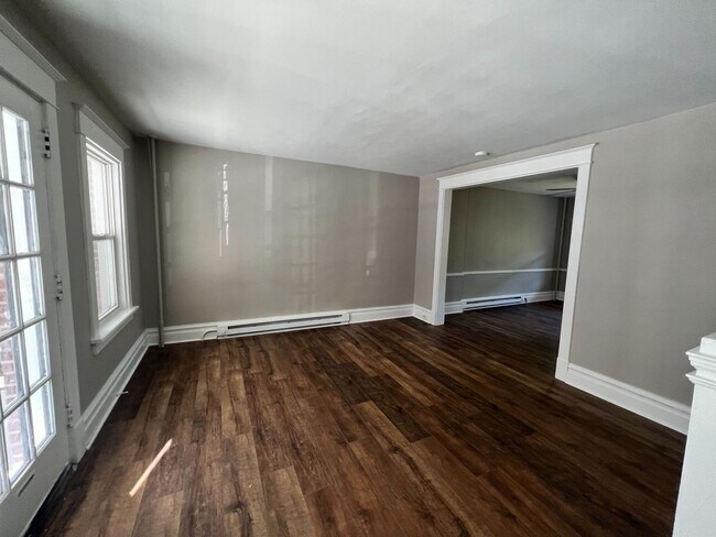 Photo - 2 Bedroom 1 bathroom Renovated town home!