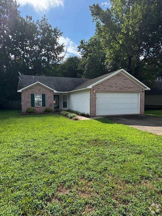 Building Photo - 3 Bed / 2 Bath Available Now! Rental