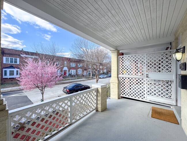 Photo - 1215 Staples St NE