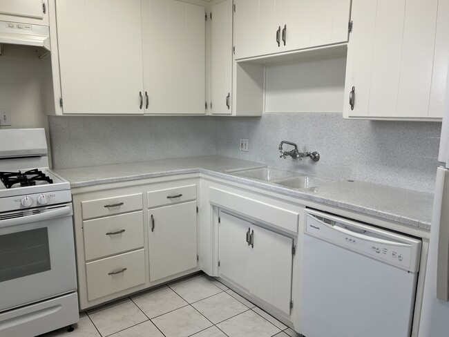 Photo - 5319 Radford Ave Unit 5