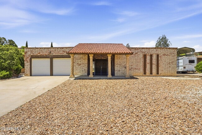 Building Photo - 3329 Old Spanish Trail