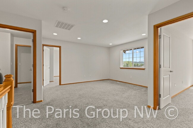 Beautiful Central Bothell Home. Great Floor Plan! Open Lvg Spaces, Office, Bonus Room  + XL Bedro...