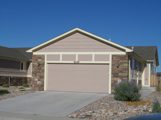 Feels Like Home 3 Bed 2 Bath 2 Car Garage - Feels Like Home 3 Bed 2 Bath 2 Car Garage