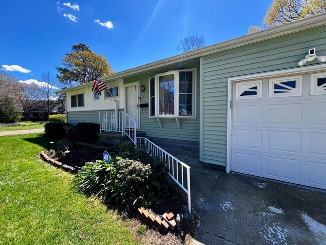 Photo - Lovingly maintained ranch-style home on 1/...