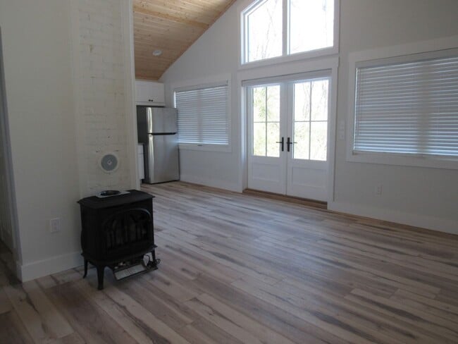 Photo - $1,800 - 2 Bed/2Bath Newly Renovated Unfur...