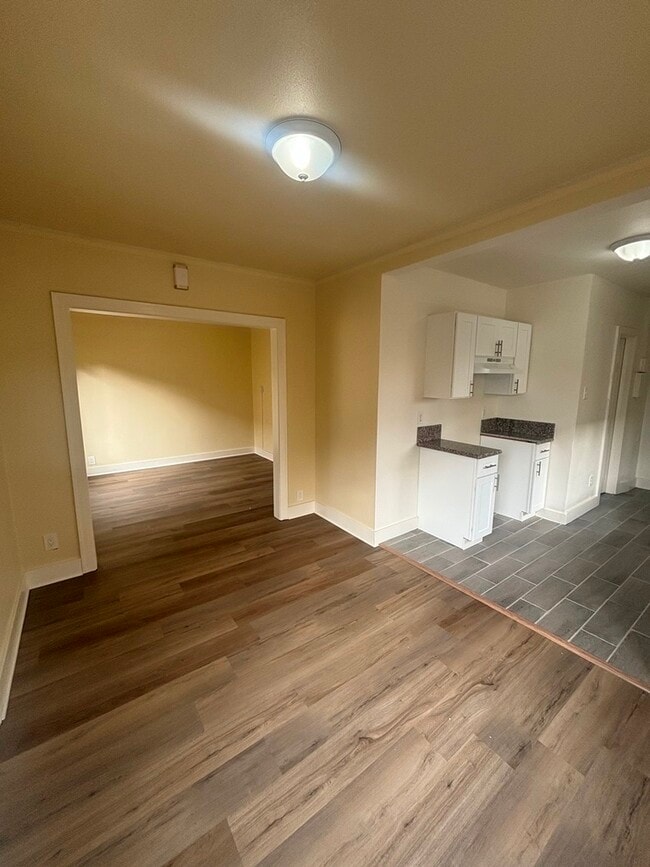 Photo - 317 E 61st St