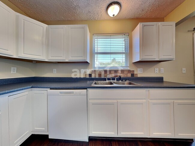 Photo - 107 Worthington Dr